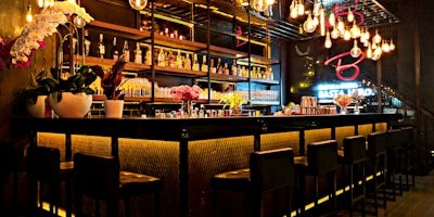 photo-1572116469696-31de0f17cc34